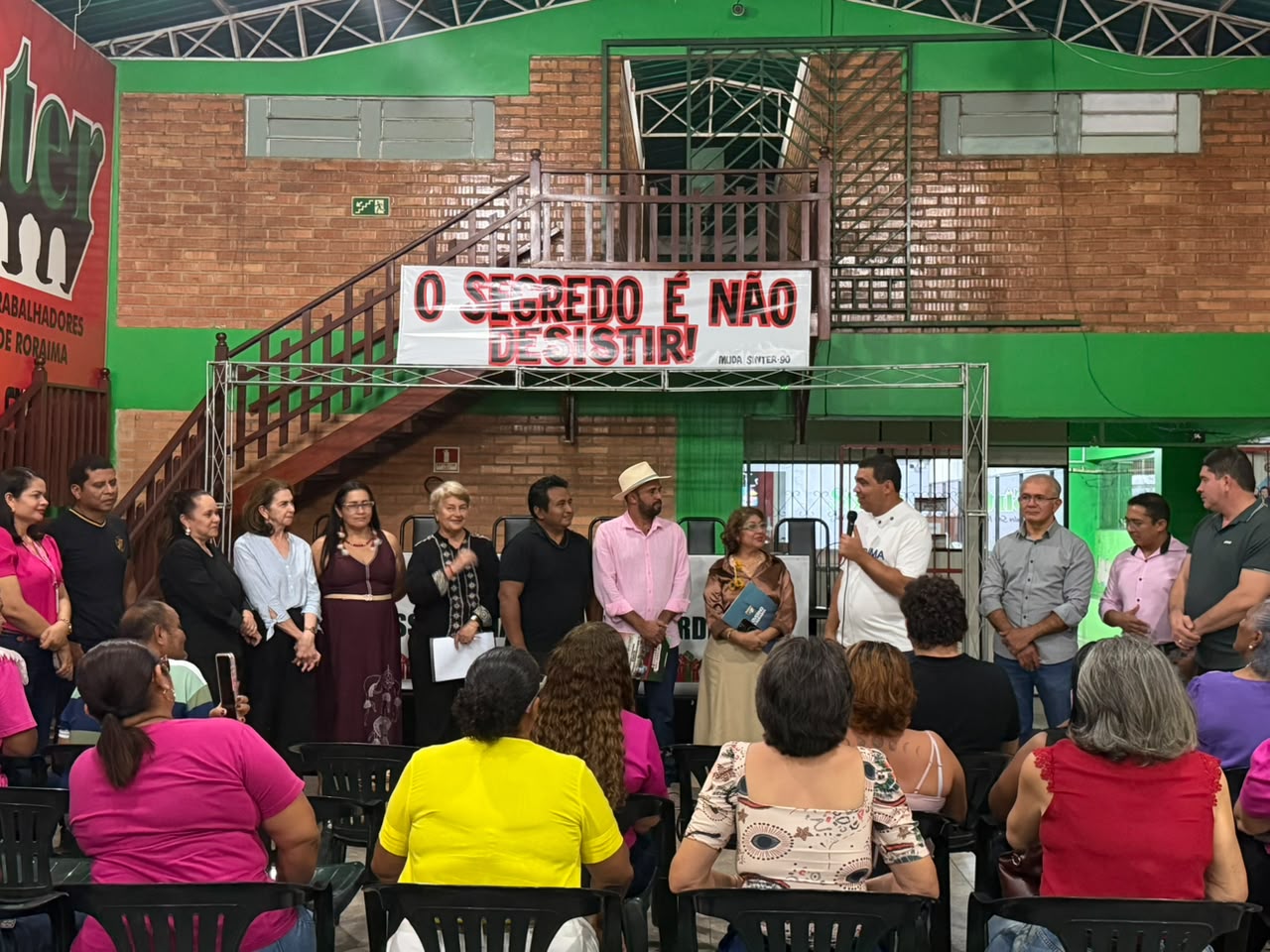 Leia mais sobre o artigo Governador confirma no SINTER que Estado não recorrerá da decisão que reconhece a GID aos professores